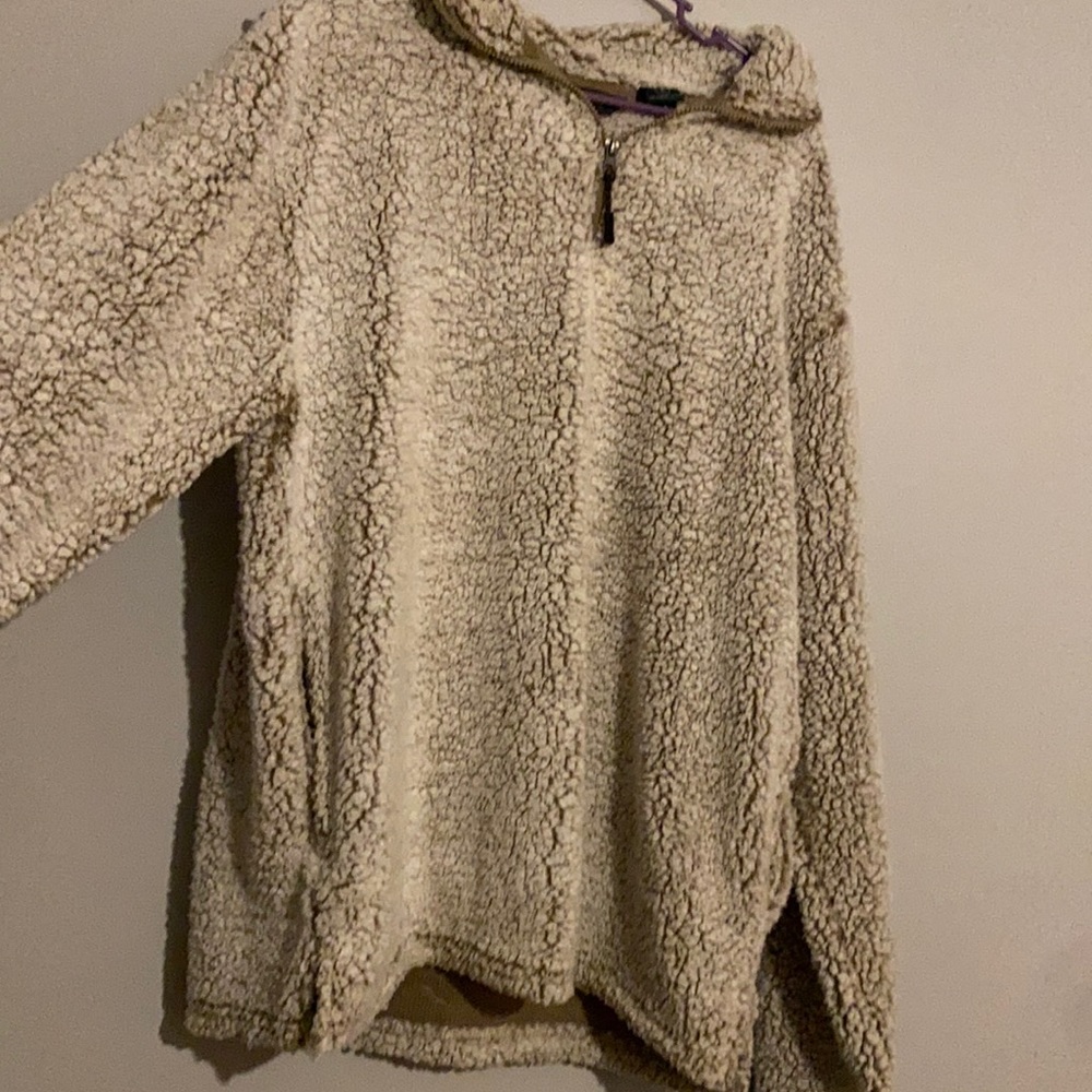 Brown/tan Sherpa jacket really soft never worn Has POCKETS